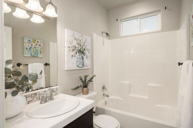 3448 El Molino Avenue, Clovis, CA 93619