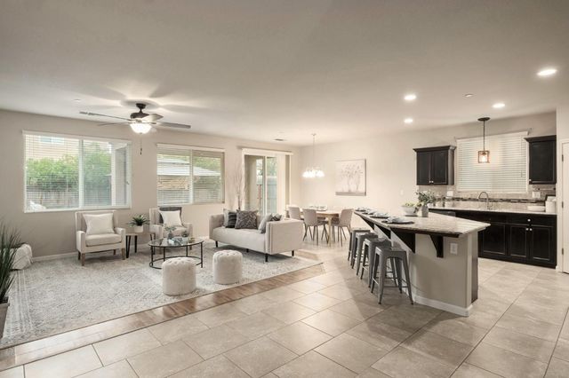 3448 El Molino Avenue, Clovis, CA 93619