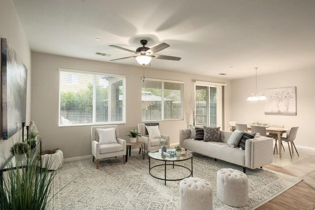 3448 El Molino Avenue, Clovis, CA 93619