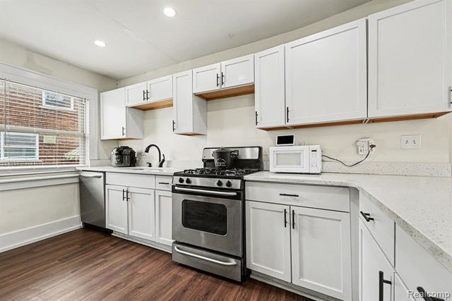 39 Neome Drive, Pontiac, MI 48341