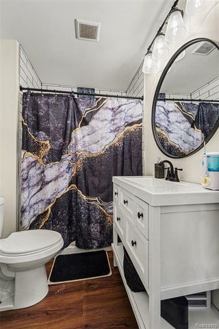 39 Neome Drive, Pontiac, MI 48341