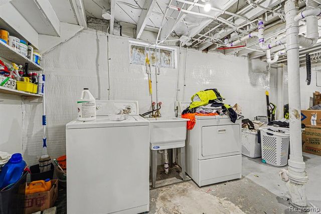 39 Neome Drive, Pontiac, MI 48341