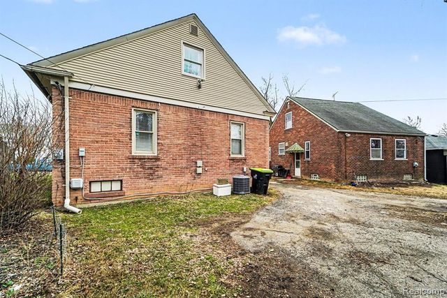 39 Neome Drive, Pontiac, MI 48341