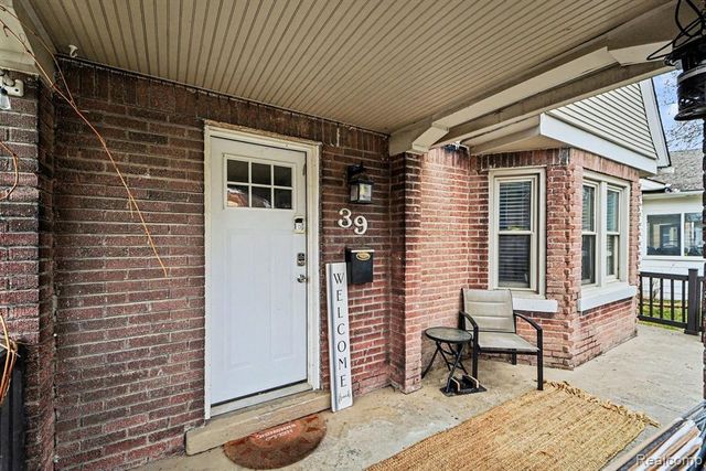 39 Neome Drive, Pontiac, MI 48341