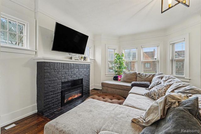 39 Neome Drive, Pontiac, MI 48341