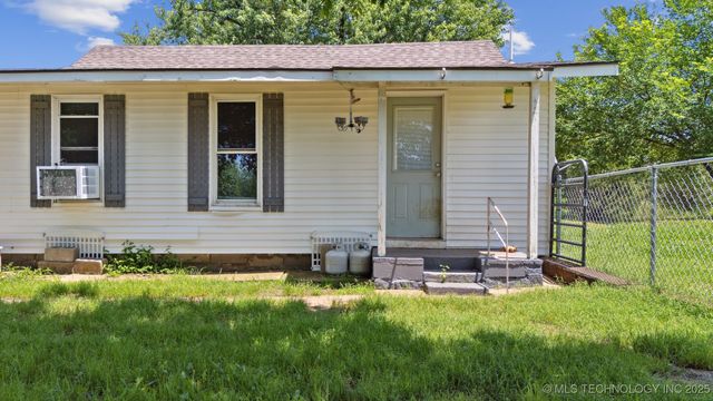 525 S 3rd Avenue, Hallett, OK 74034