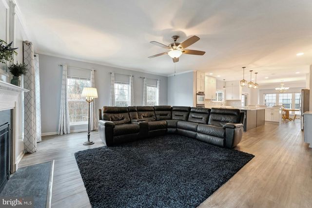 628 WINTERGREEN DR, Purcellville, VA 20132