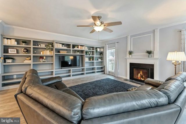 628 WINTERGREEN DR, Purcellville, VA 20132