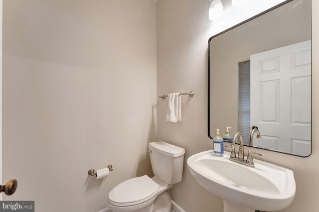 628 WINTERGREEN DR, Purcellville, VA 20132