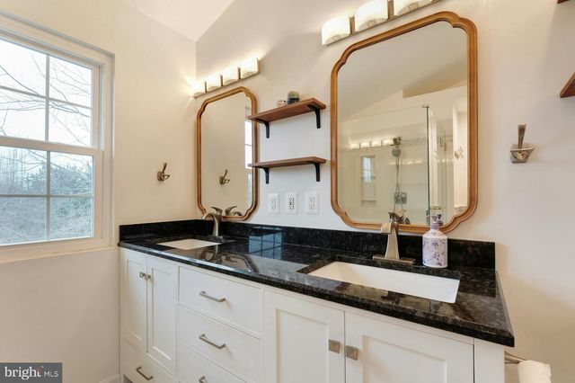 628 WINTERGREEN DR, Purcellville, VA 20132