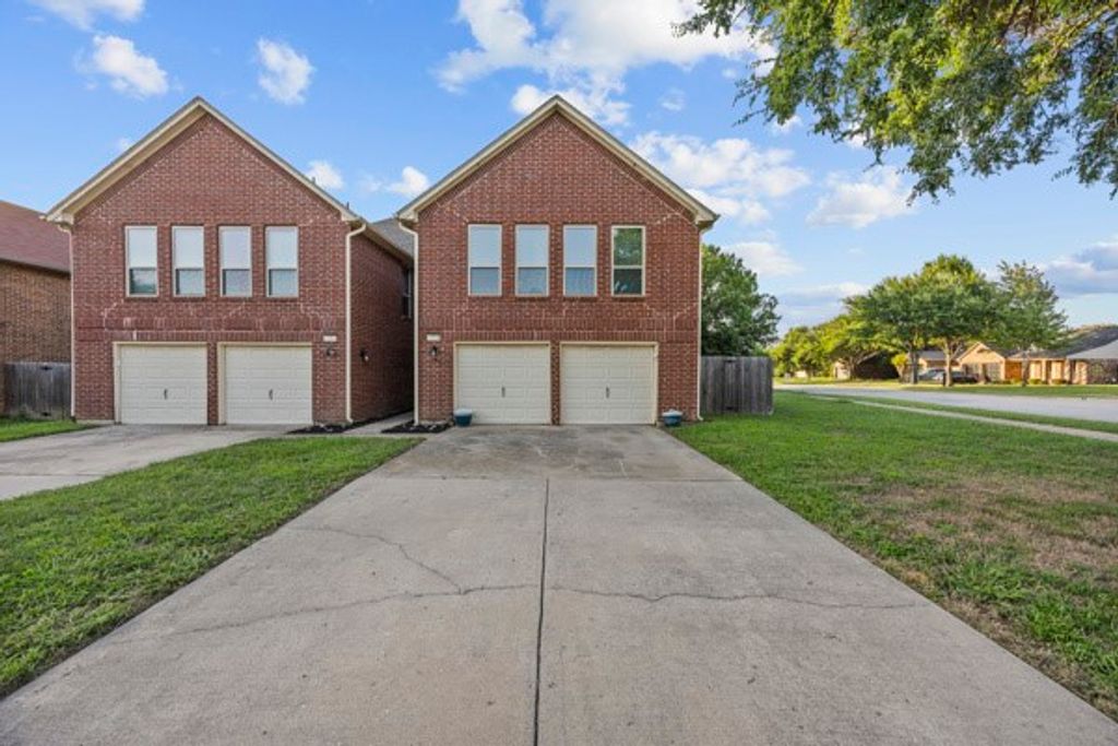 1210 W Hudgins W, Grapevine, TX 76051