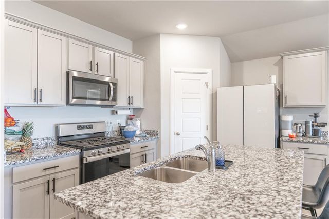 4116 Canyon Ridge Lane, Mustang, OK 73064