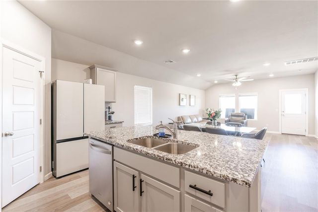 4116 Canyon Ridge Lane, Mustang, OK 73064