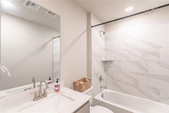 4116 Canyon Ridge Lane, Mustang, OK 73064