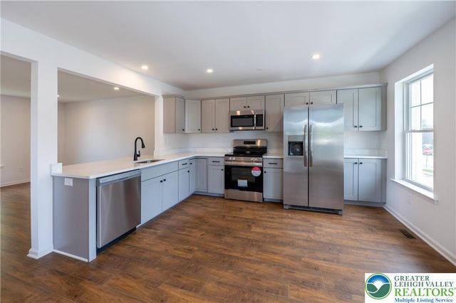 560 Long Street 1, Emmaus Boro, PA 18049