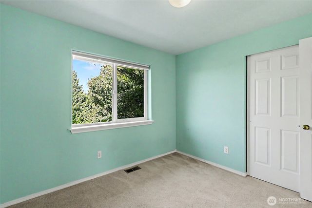 719 Kensington Avenue S, Kent, WA 98030