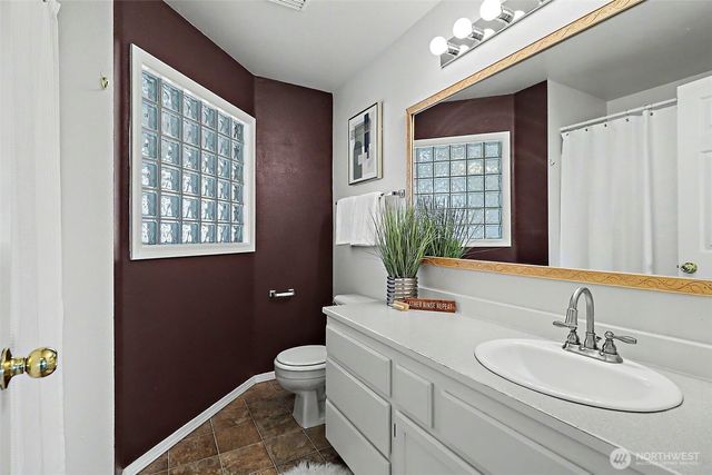 719 Kensington Avenue S, Kent, WA 98030