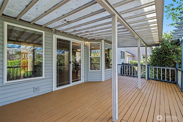 719 Kensington Avenue S, Kent, WA 98030