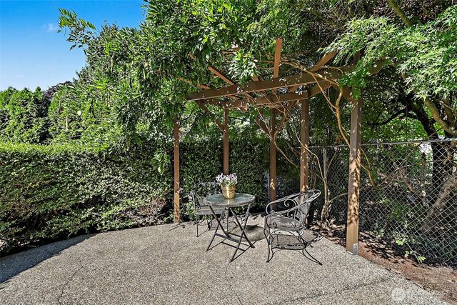719 Kensington Avenue S, Kent, WA 98030