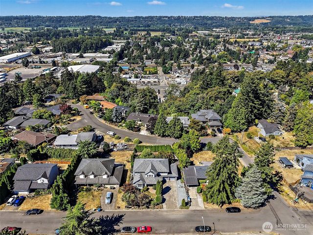 719 Kensington Avenue S, Kent, WA 98030