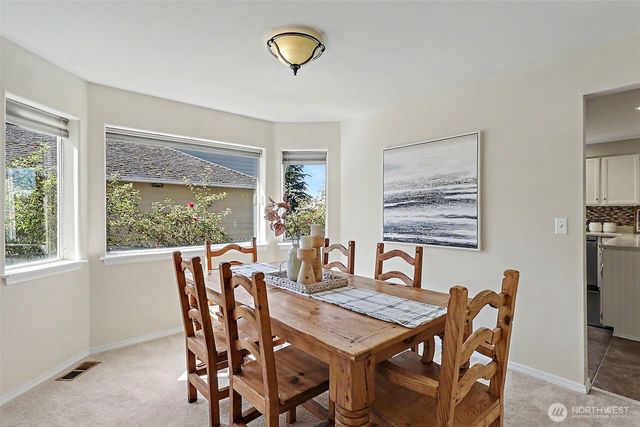 719 Kensington Avenue S, Kent, WA 98030