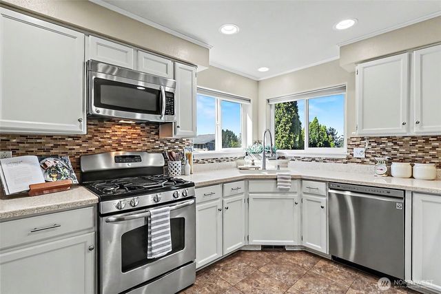 719 Kensington Avenue S, Kent, WA 98030