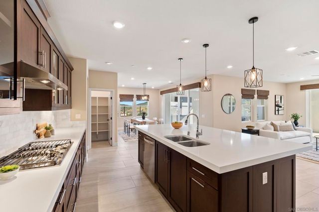 2966 Hayloft Pl, Escondido, CA 92029