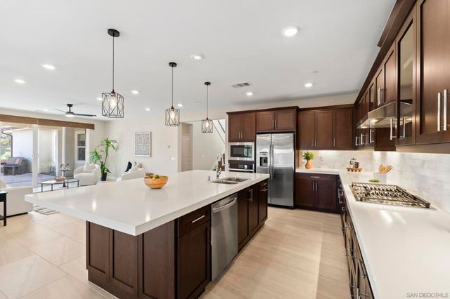 2966 Hayloft Pl, Escondido, CA 92029