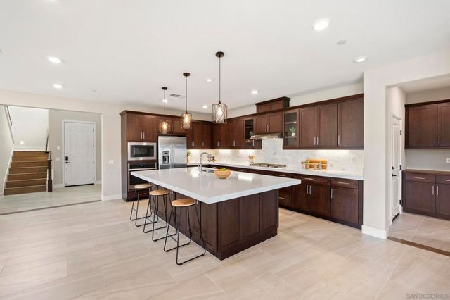 2966 Hayloft Pl, Escondido, CA 92029