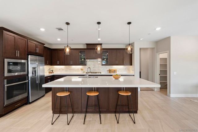 2966 Hayloft Pl, Escondido, CA 92029