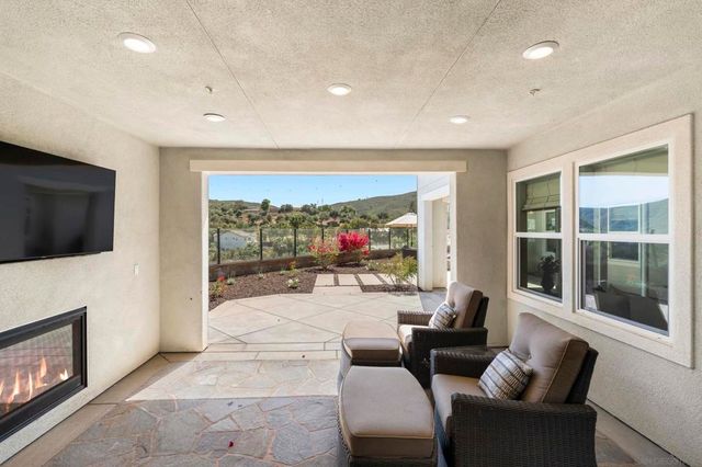 2966 Hayloft Pl, Escondido, CA 92029
