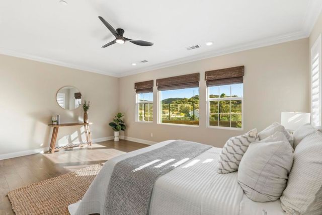 2966 Hayloft Pl, Escondido, CA 92029