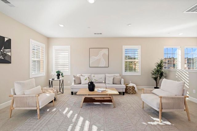 2966 Hayloft Pl, Escondido, CA 92029