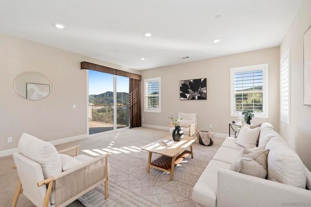 2966 Hayloft Pl, Escondido, CA 92029