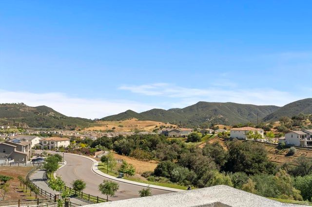 2966 Hayloft Pl, Escondido, CA 92029
