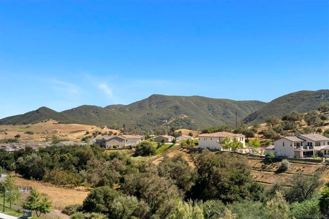 2966 Hayloft Pl, Escondido, CA 92029