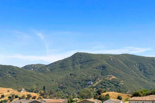 2966 Hayloft Pl, Escondido, CA 92029