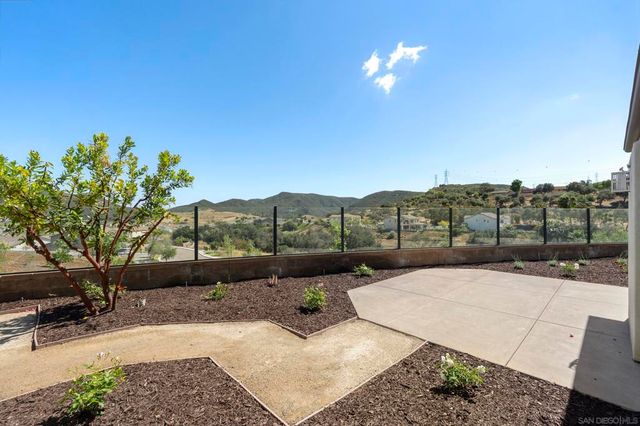 2966 Hayloft Pl, Escondido, CA 92029