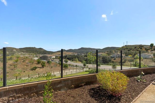2966 Hayloft Pl, Escondido, CA 92029