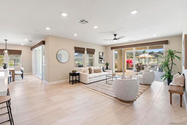 2966 Hayloft Pl, Escondido, CA 92029