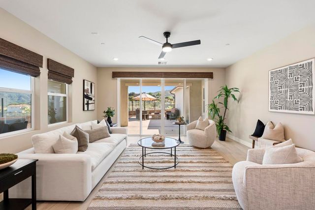 2966 Hayloft Pl, Escondido, CA 92029