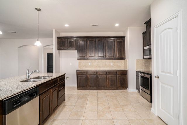 6204 Kentucky Street, Joshua, TX 76058