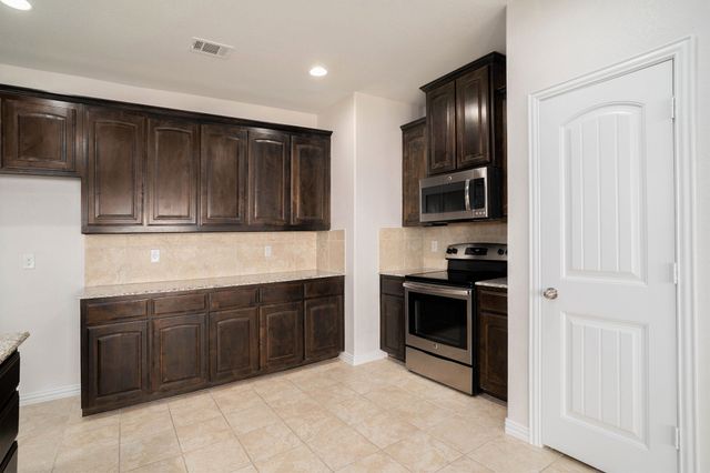 6204 Kentucky Street, Joshua, TX 76058