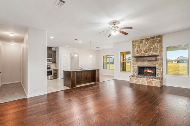6204 Kentucky Street, Joshua, TX 76058
