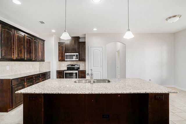 6204 Kentucky Street, Joshua, TX 76058