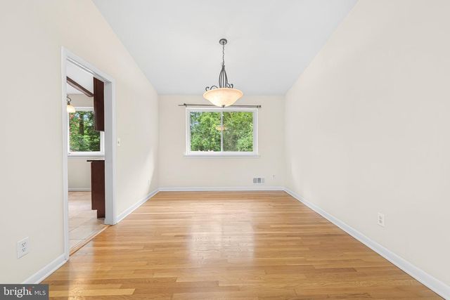 9813 INGLEMERE DR, Bethesda, MD 20817