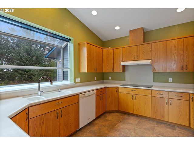 90 CAPE FOULWEATHER Ln, Otter Rock, OR 97369