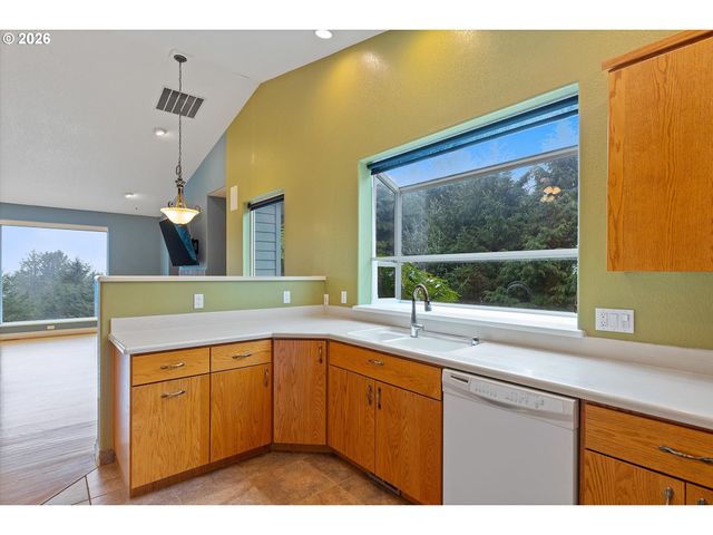 90 CAPE FOULWEATHER Ln, Otter Rock, OR 97369