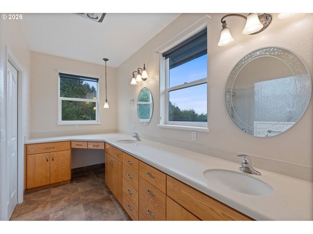 90 CAPE FOULWEATHER Ln, Otter Rock, OR 97369