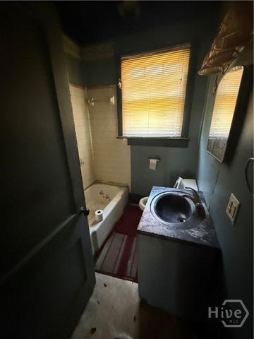 1120 E 40th Drive, Savannah, GA 31404